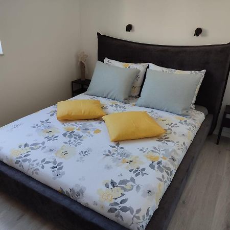 Seaview Suites Ondina Комижа Экстерьер фото