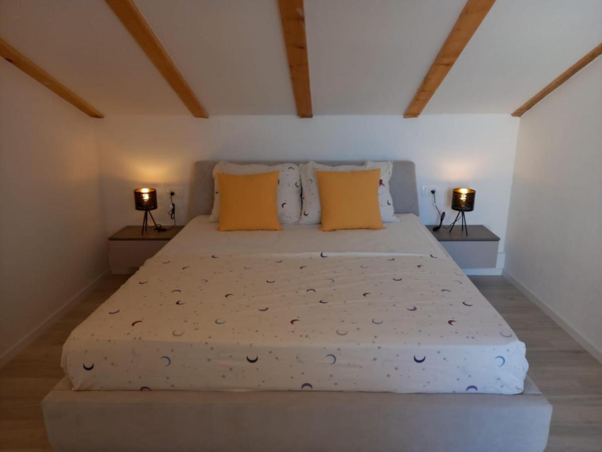 Seaview Suites Ondina Комижа Экстерьер фото