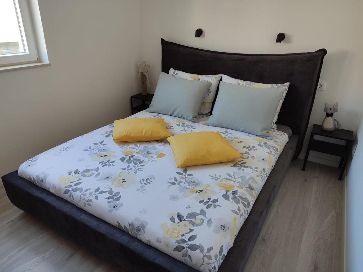 Seaview Suites Ondina Комижа Экстерьер фото